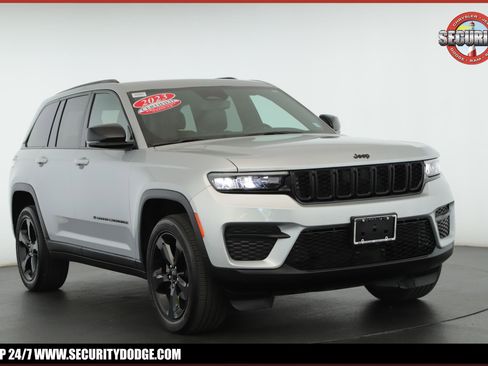 Used 2023 Jeep Grand Cherokee Altitude image 1