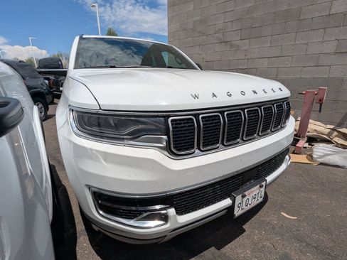 Used 2024 Jeep Wagoneer L Series II w/ Flexible Seating Group RWD image 2