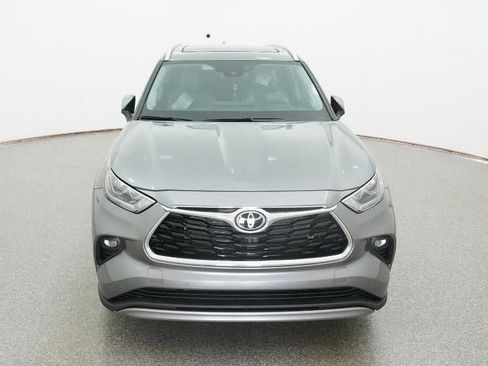 New 2026 Toyota Highlander Platinum image 15