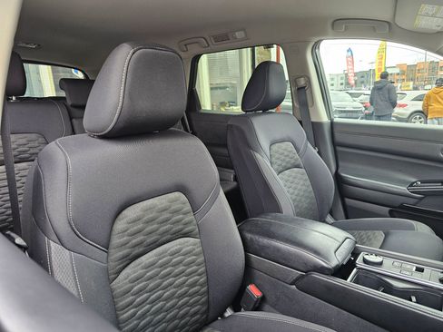 Used 2022 Nissan Pathfinder SV w/ Cargo Package image 10