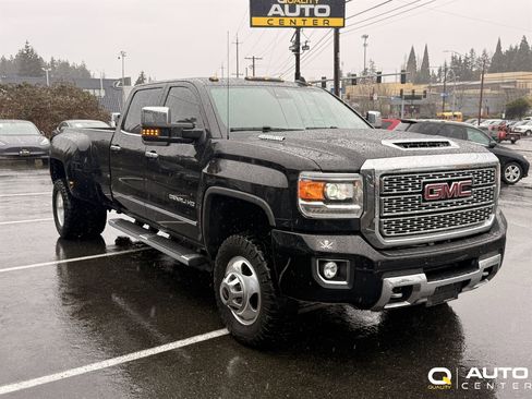 Used 2019 GMC Sierra 3500 Denali w/ Duramax Plus Package image 7