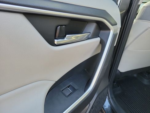 Used 2023 Toyota RAV4 XLE Premium image 14