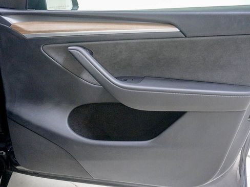 Used 2024 Tesla Model Y Long Range AWD/4WD image 33
