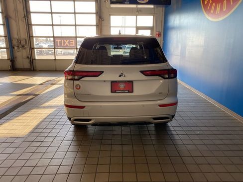 Used 2024 Mitsubishi Outlander SE image 18