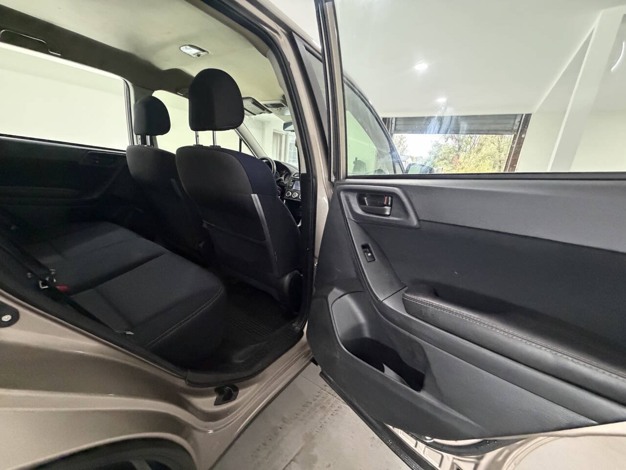 Used 2016 Subaru Forester 2.5i AWD/4WD image 17