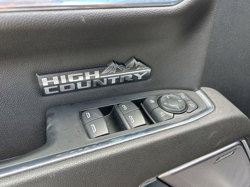 Used 2023 Chevrolet Silverado 1500 High Country w/ Technology Package AWD/4WD image 19