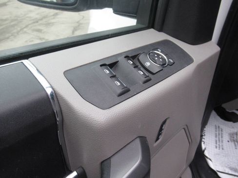 Used 2018 Ford F250 XLT w/ Snow Plow Prep Package image 17