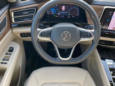 Certified 2024 Volkswagen Atlas SE w/ Panoramic Sunroof Package image 6