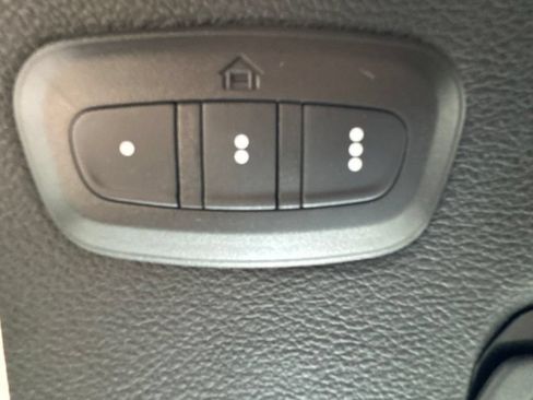 Used 2022 Jeep Wrangler Unlimited Rubicon w/ LED Lighting Group AWD/4WD image 19