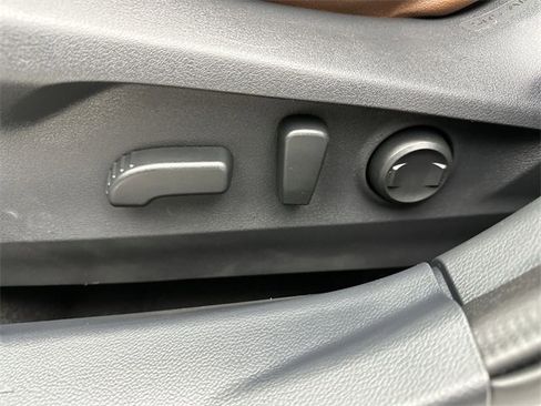 Used 2021 Subaru Outback Touring w/ Popular Package #2 image 12