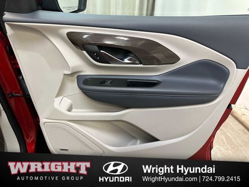 Used 2023 GMC Terrain Denali w/ Denali Premium Package image 17