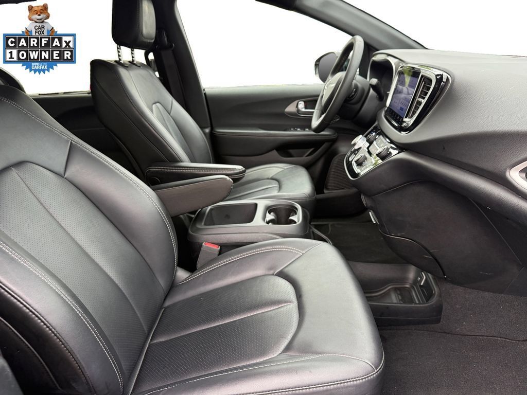 Used 2025 Chrysler Pacifica Select FWD image 15