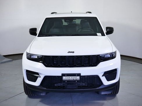 Used 2024 Jeep Grand Cherokee Altitude image 19