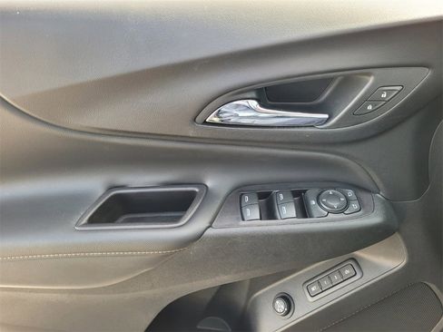 Used 2018 Chevrolet Equinox Premier image 24