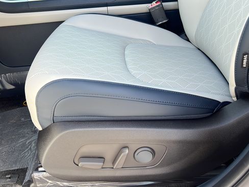 New 2026 Kia Carnival EX FWD image 14