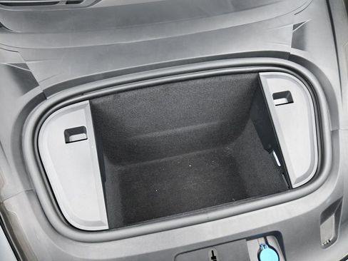 Certified 2022 Porsche Taycan image 35