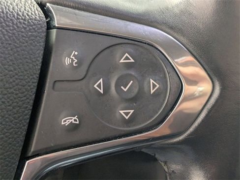 Used 2020 Chevrolet Traverse LT image 17