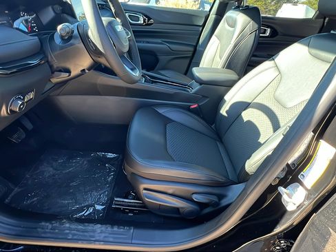 New 2026 Jeep Compass Latitude image 16