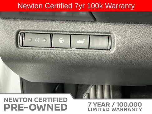 Used 2025 Nissan Pathfinder SL FWD image 37