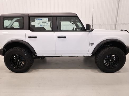 New 2026 Ford Bronco 4-Door AWD/4WD image 2