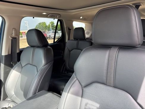 Used 2025 Honda Pilot Touring image 10