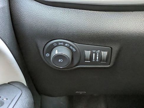 Used 2025 Jeep Compass Limited image 26