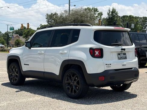 Used 2022 Jeep Renegade Altitude AWD/4WD image 5