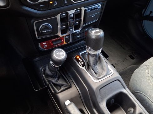 Used 2024 Jeep Wrangler Unlimited Sport AWD/4WD image 15