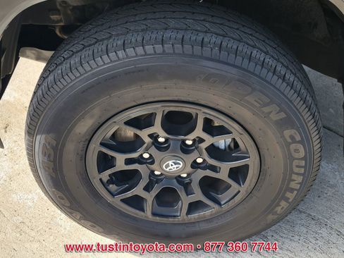 Certified 2022 Toyota Tacoma SR5 image 9