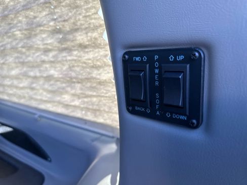 Used 2023 Chevrolet Express 2500 image 27