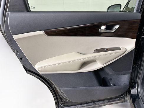 Used 2019 Kia Sorento LX image 25