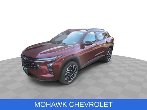 Used 2024 Chevrolet Trax RS w/ Driver Confidence Package FWD image 4
