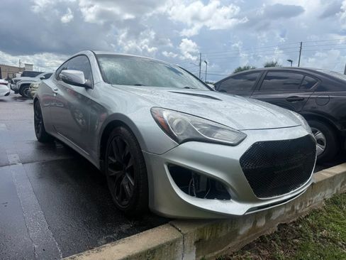 Used 2013 Hyundai Genesis 3.8 RWD image 3