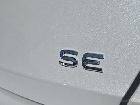 Used 2024 Volkswagen Jetta SE FWD image 5