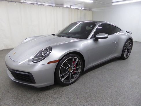 Used 2020 Porsche 911 Carrera S RWD image 3