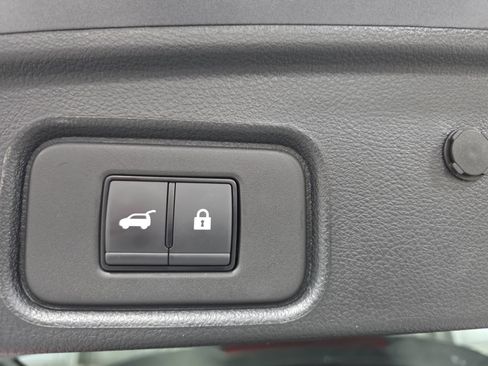 Used 2025 Nissan Pathfinder SV FWD image 13