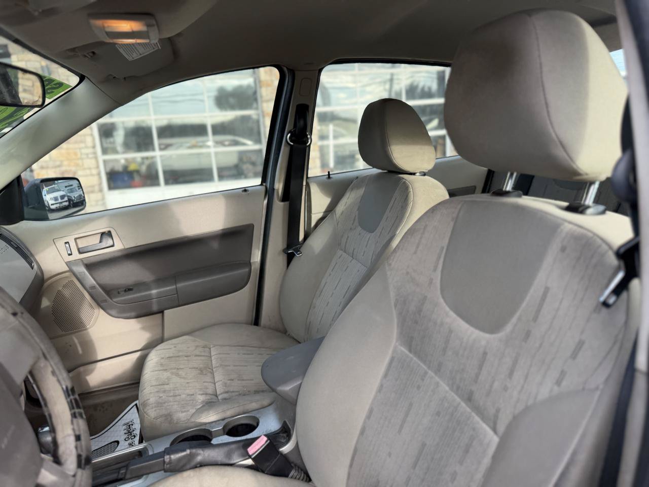 Used 2009 Ford Focus SE FWD image 12