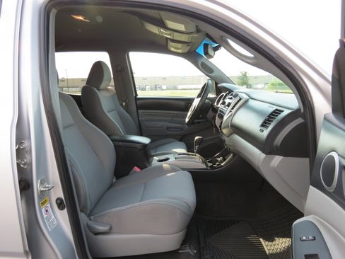 Used 2012 Toyota Tacoma PreRunner w/ TRD Off-Road Pkg image 32