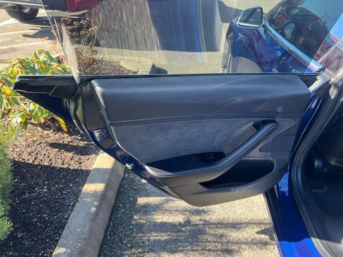 Used 2018 Tesla Model 3 image 12