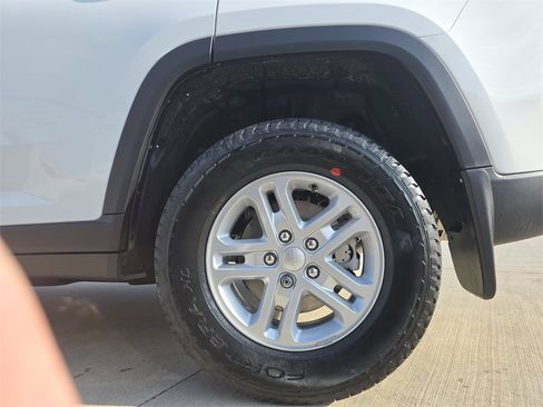 New 2025 Jeep Grand Cherokee Laredo image 34