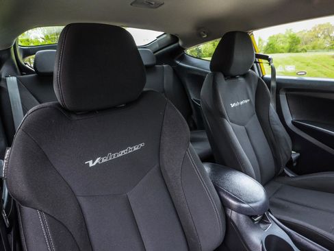 Used 2015 Hyundai Veloster FWD image 30