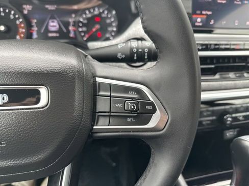 Used 2025 Jeep Compass Latitude image 23