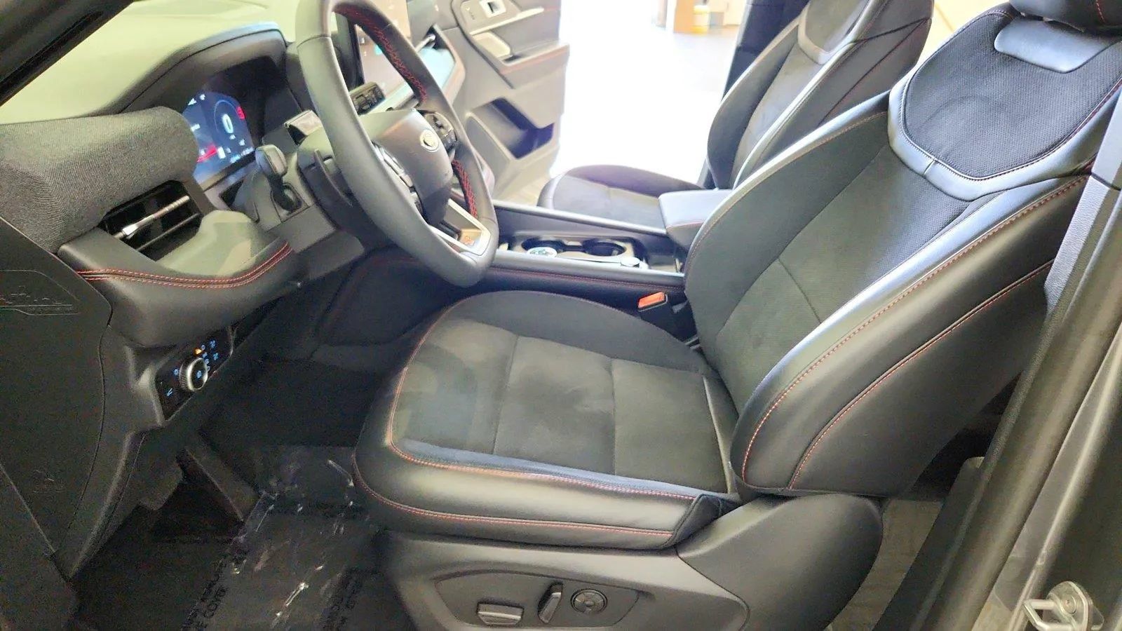Used 2025 Ford Explorer ST w/ Sun And Sound Package RWD image 15