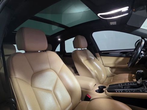 Used 2018 Porsche Macan S image 12