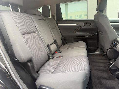 Used 2018 Toyota Highlander LE FWD image 20