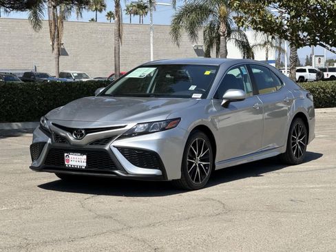 Used 2022 Toyota Camry SE image 6