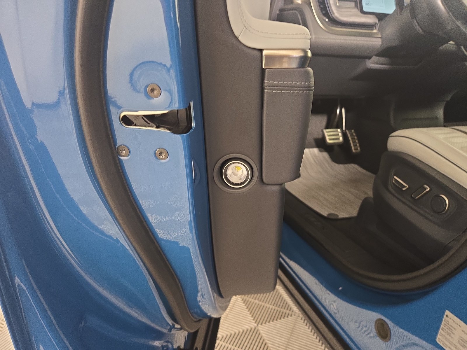 Used 2022 Rivian R1T Launch Edition AWD/4WD image 30