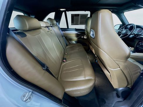 Used 2017 BMW X5 M image 11