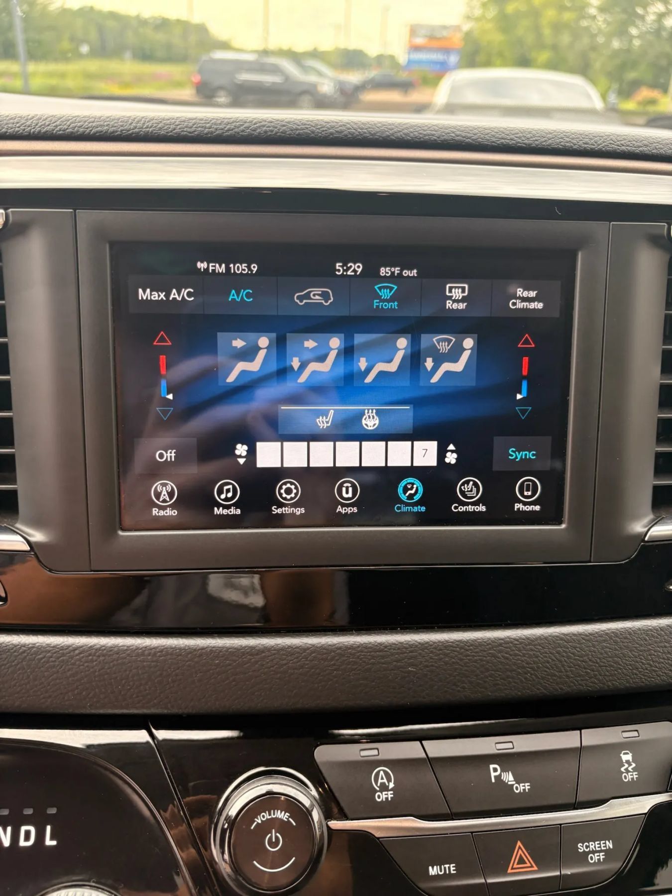 Used 2020 Chrysler Voyager LX w/ Cold Weather Group FWD image 22