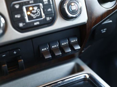 Used 2013 Ford F250 Lariat image 32